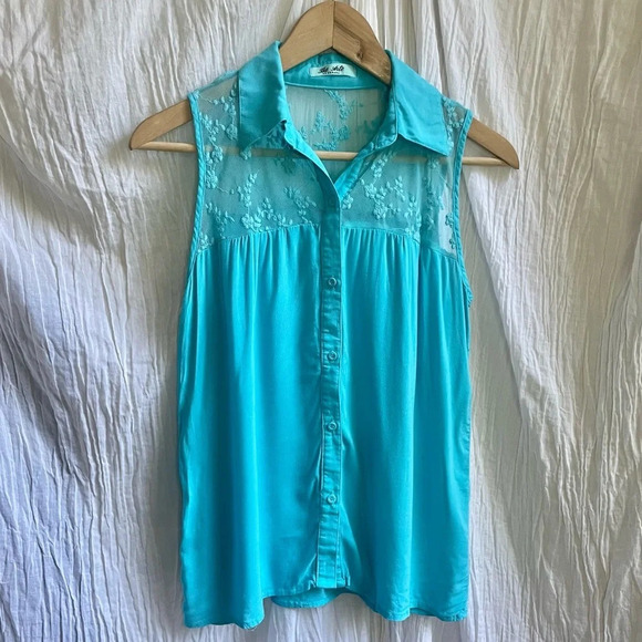 The Arte by Zenana Cerulean Blue Floral Lace Back Button Up Collared Tank, S - Picture 2 of 14
